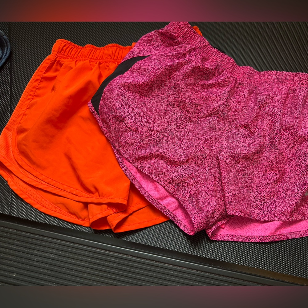 2 Pairs Nike Brief lined shorts medium